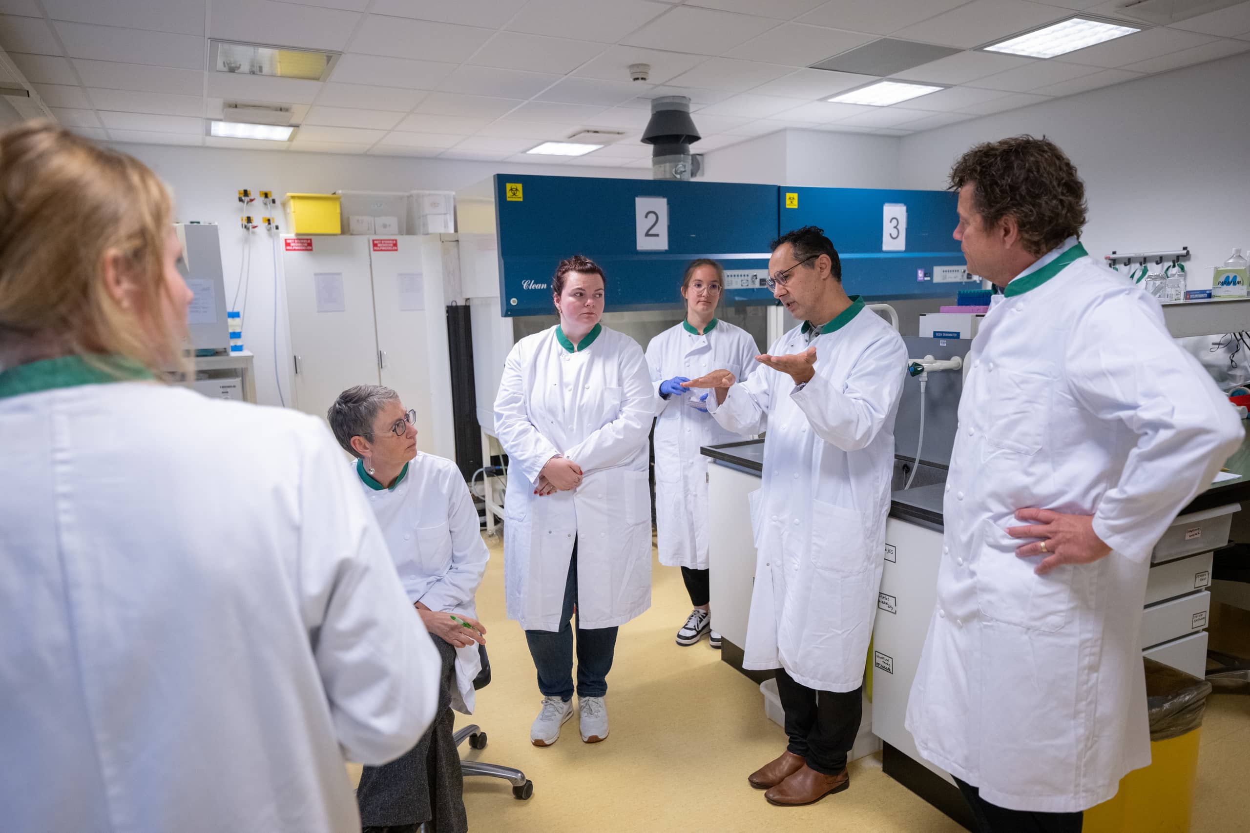 Dr Abdoel el Ghalbzouri in his lab (LUMC)