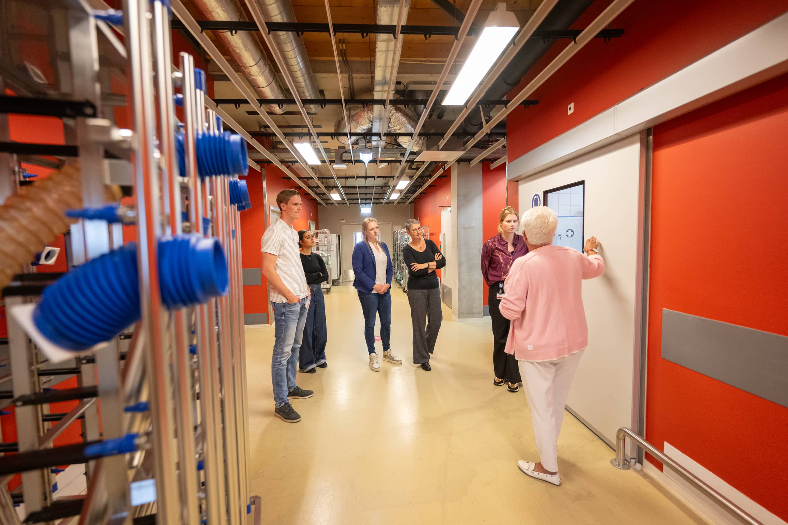 Tineke guides visitors in Animal testing center of the LUMC